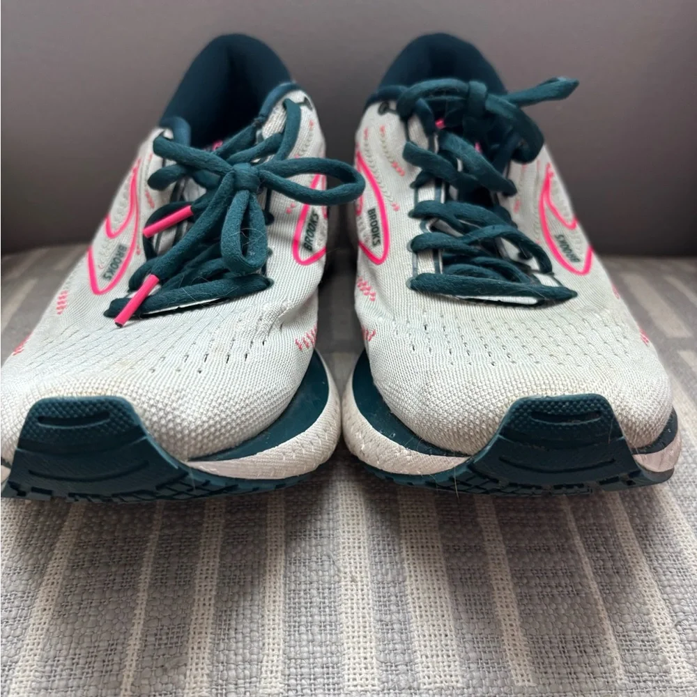 Women's Running Shoes brooks size 11. Glycerin 19 is the style. - Picture 5 of 8